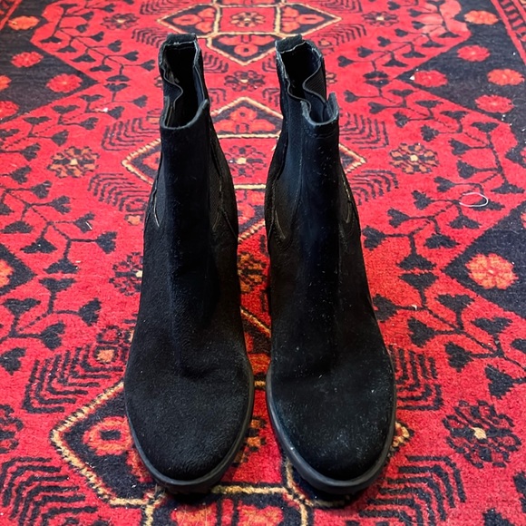 Sam Edelman Black Suede Chelsea Boot - 6.5 - Picture 2 of 11
